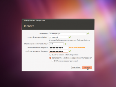 Votre client saisit ses informations d'identité.